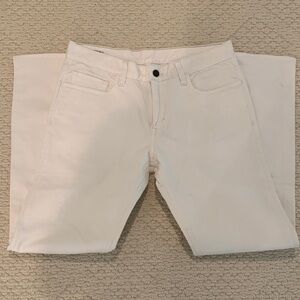 Banana Republic White Straight Leg Jeans. 32W x 32L. Excellent Condition.